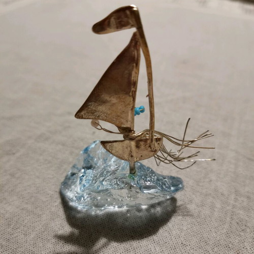 Table lucky charm like new with sailboat figurine