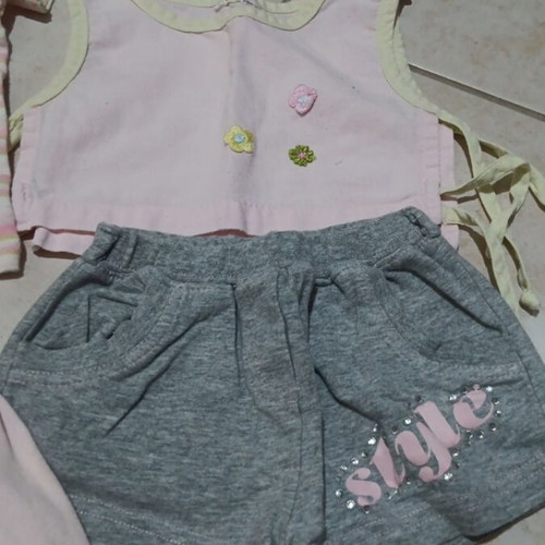 Baby clothing sets like new, 6 months, jeans, capri, shorts, tops