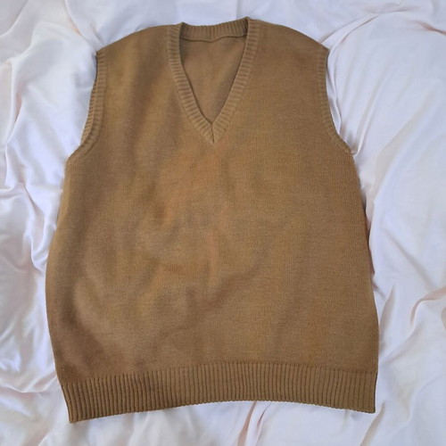 Men's vest camel color V-neck wool medium-large like new winter garment