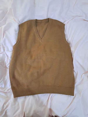 Men's vest camel color V-neck wool medium-large like new winter garment