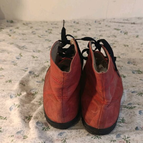 Red leather ankle boots size 37 used, sturdy design with black laces