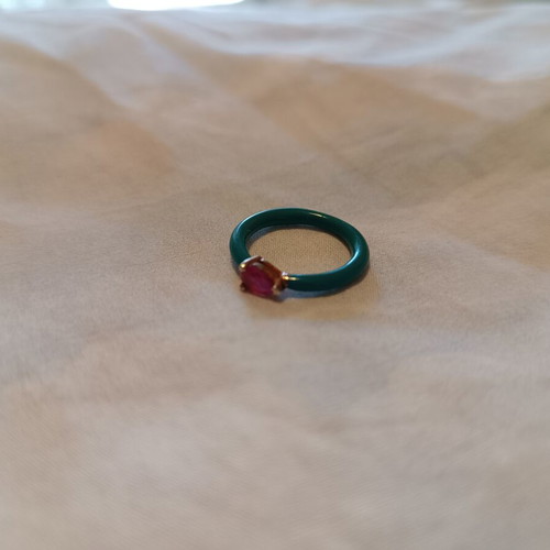 Swarovski ring with enamel and fuchsia crystal like new
