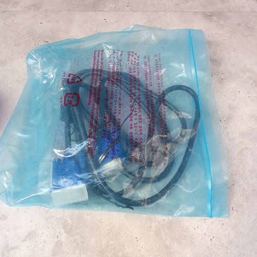 Computer cable for connection to monitors and electronic devices new