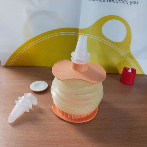 Tupperware Squeeze 450 ml new with 5 pastry cones