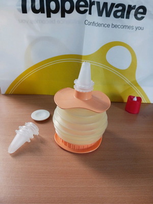 Tupperware Squeeze 450 ml new with 5 pastry cones