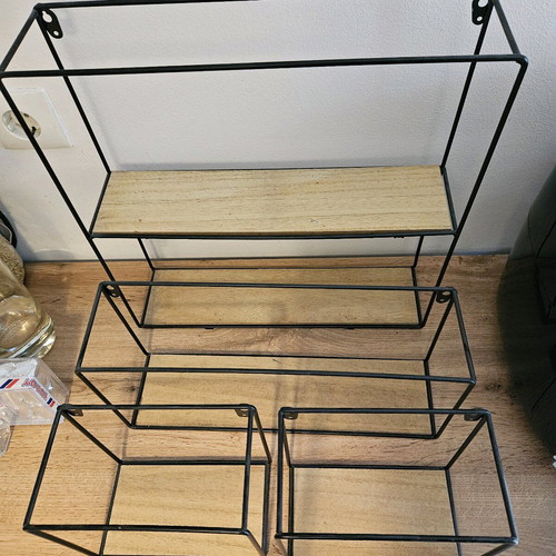Wall shelves like new, set of 4 pieces