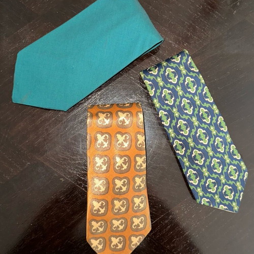 Set of 3 Men's Ties Like New, Classic & Elegant