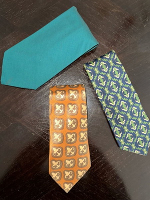 Set of 3 Men's Ties Like New, Classic & Elegant
