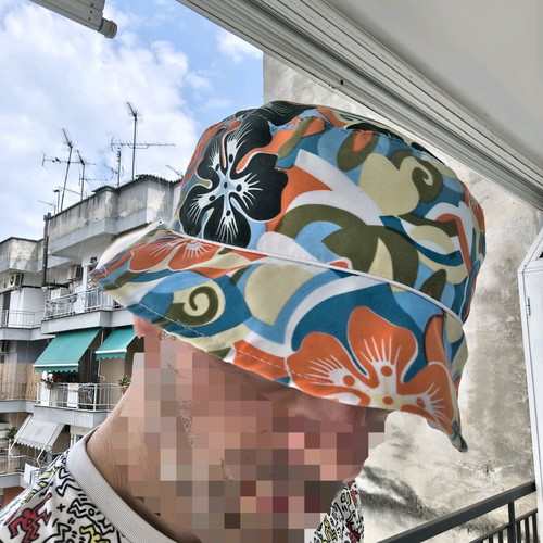 Bucket hat multicolored like new, size 58