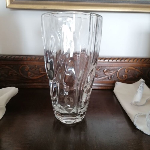 Vase with 2 crystal chocolate dishes like new, patterned