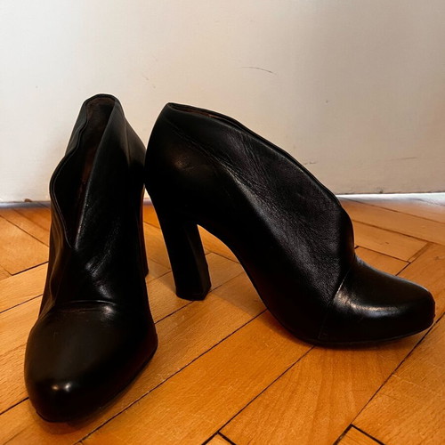Tosca Blu leather high heel shoes size 36 like new, black