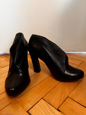Tosca Blu leather high heel shoes size 36 like new, black