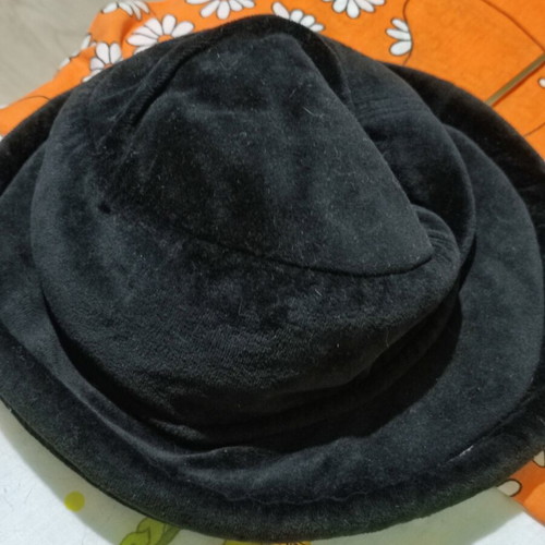Velvet women's hat, black, sizes M and L
