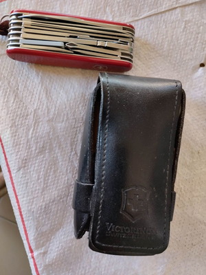 Victorinox SwissChamp pocket knife like new with leather case