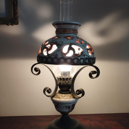 Rustic table lamp like new, ceramic with porcelain coating and iron base