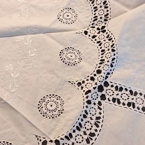 White Rotonda tablecloth 172 cm diameter with handmade crochet details new
