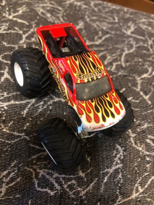 Mattel Hot Wheels Monster Jam The Destroyer Die-Cast Truck 1/64 like new, 2013