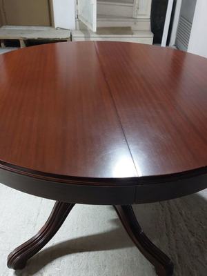 Round table used, mahogany wood, 1.20 m diameter with 2 extensions