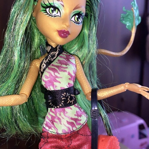 Monster High Jinafire Long doll used, New Scaremester 2013 complete outfit and stand