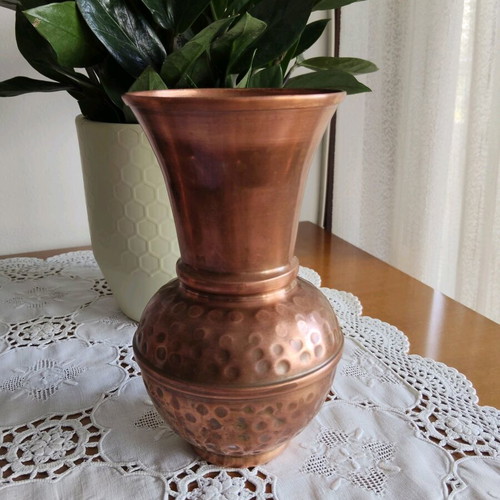 Copper vase hammered like new