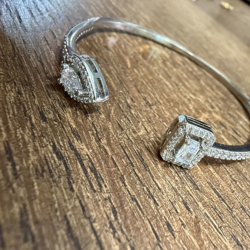 Bracelet thin steel with zirconium new, silver color