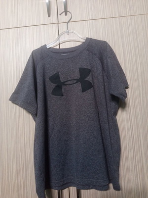 Under Armour kids T-shirt like new, size L, grey