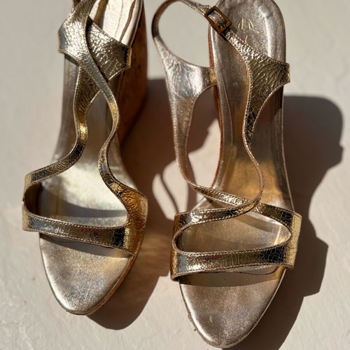 Gold sandals like new