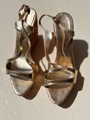 Gold sandals like new