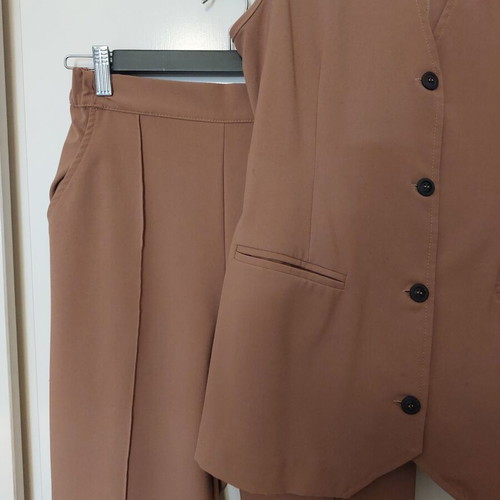 4TAILORS set in tan shade size 36 like new