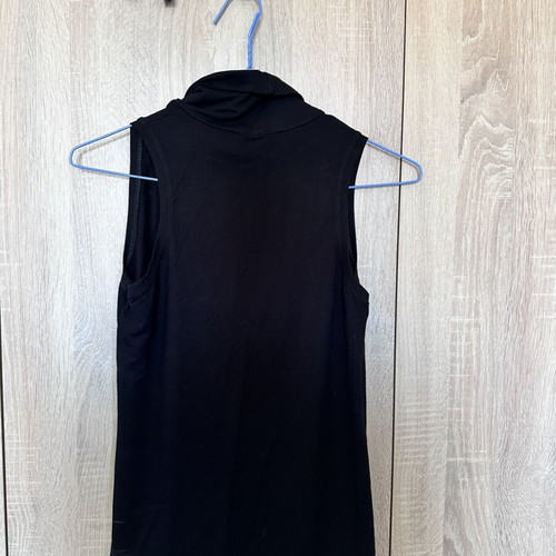 Attrattivo Sleeveless Turtleneck Shirt like new, size L, black