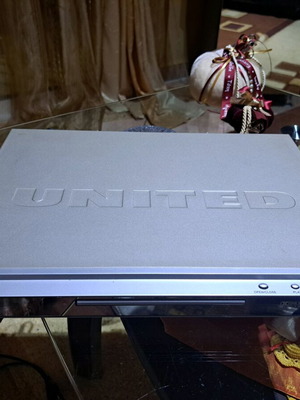 United DVD Player σαν καινούργιο με τηλεκοντρόλ και εξόδους ήχου