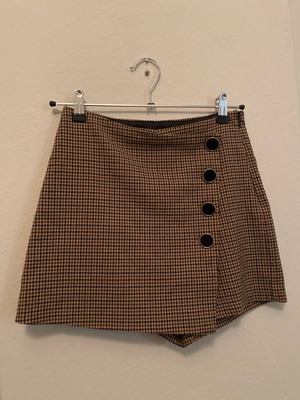 Stradivarius skort used with buttons, size 34, side zipper