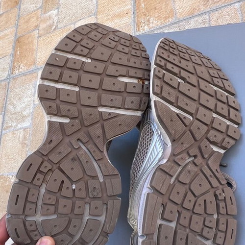 Balenciaga athletic shoes 3XL like new, taupe mix, size 41