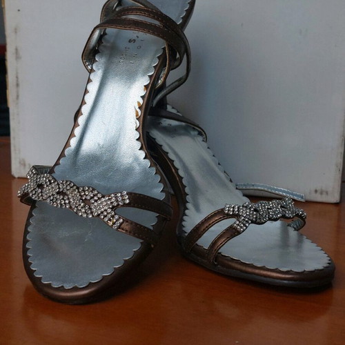 Adam's Shoes summer heeled shoe gold like new