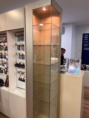 Showcase cabinet like new with glass and lighting