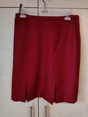 Colori skirt made of virgin wool, like new, red, size L
