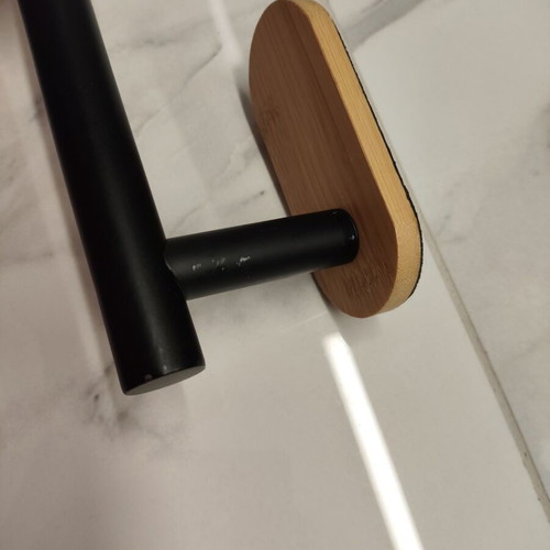Bathroom towel rack like new