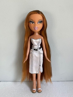 Bratz Yasmin Magic Hair doll used with very long hair
