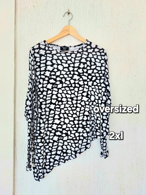 Tessentials asymmetrical blouse with black and white print, 2XL