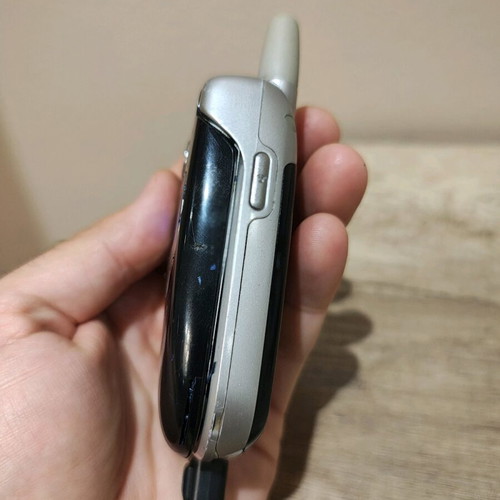 Motorola V300 used, works normally without charger