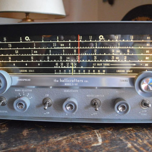Hallicrafters S-107 receiver like new, made in 1960