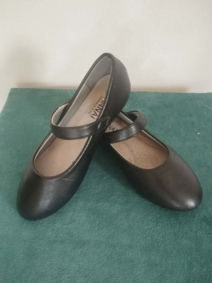Children's black traditional dance ballerinas size 31 like new