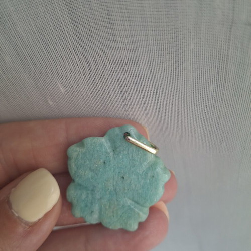Stone motif pendant like new