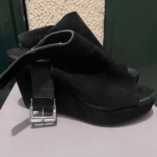 Castor sandals used, size 39