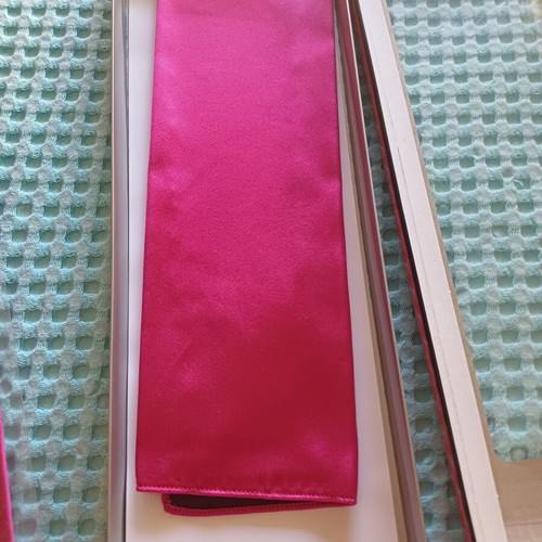 Pierre Cardin tie and pocket square set new, fuchsia silk