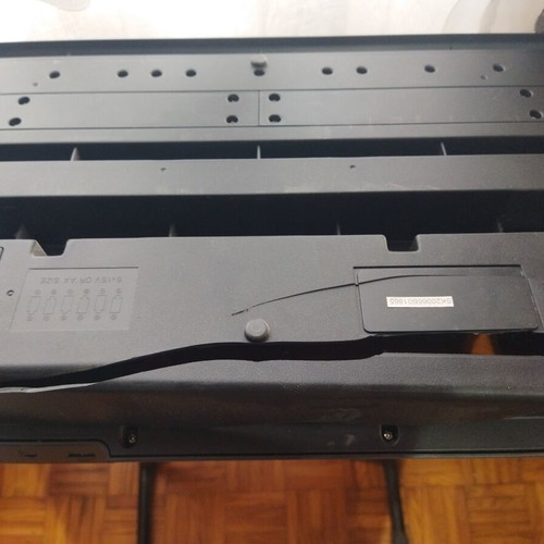 Harmonium like new with stand, battery operated, ideal for beginners