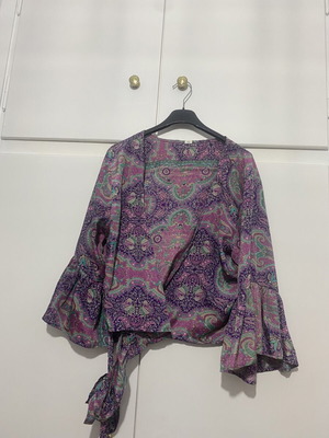 Open-front patterned blouse, one size
