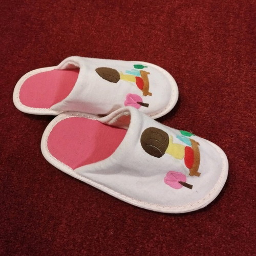 Mitsuko girls' slippers like new, pink, size 32