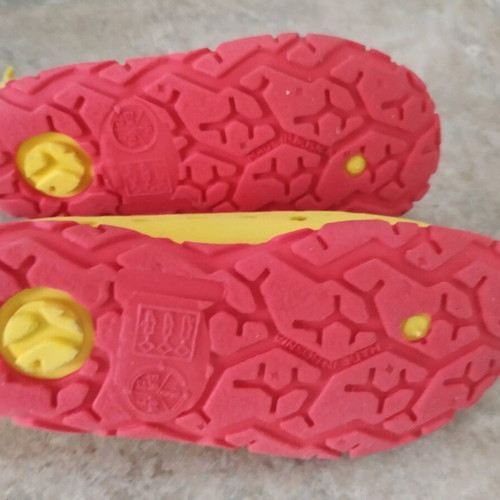 Speedo kids water shoes size 23 like new