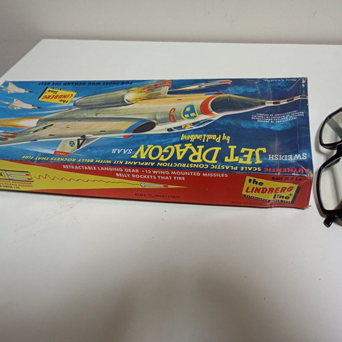 Swedish Jet Dragon Saab model by Lindberg